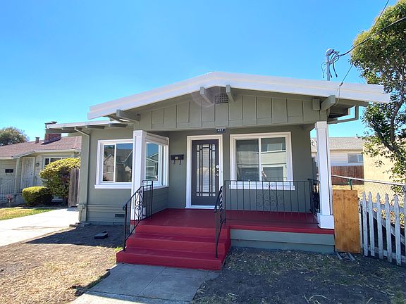 Single story bungalow with private entrance.