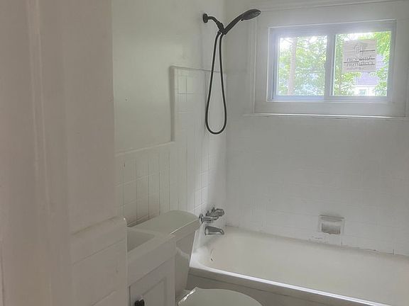 4th image of 19749 Glastonbury Rd