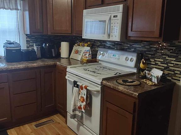 3rd image of 208 Dickinson Ave