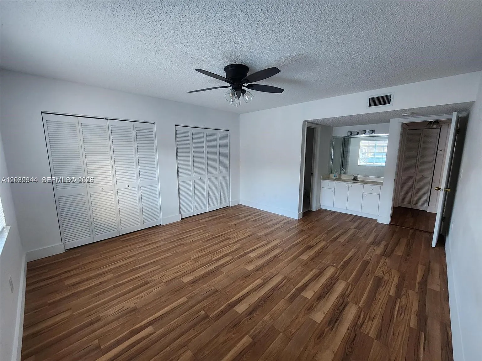 Silver Gardens Condo — Photo 2