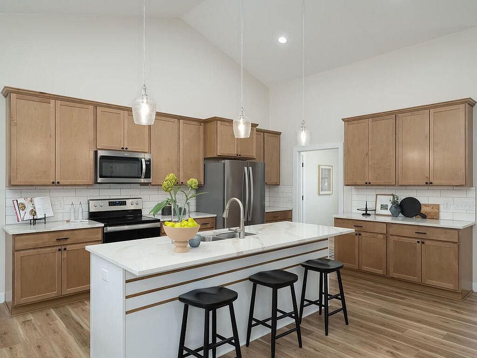 2nd image of 15110 Eileen Cir