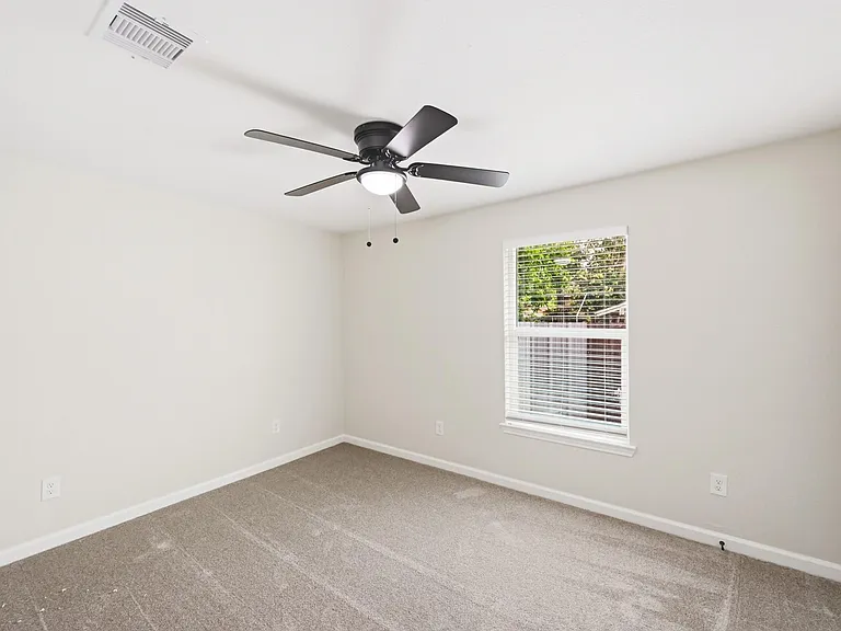 7946 Fowlie St — Photo 18