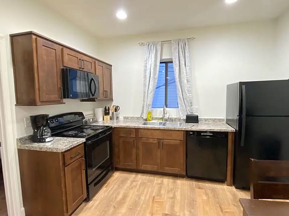 5th image of 2520 2nd Ave N #5