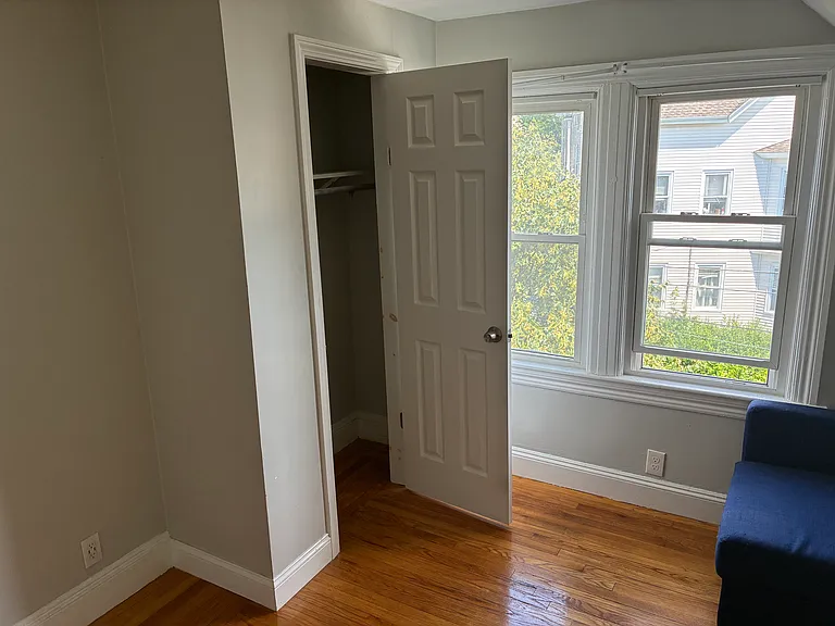 6 Peach Ave #3 — Photo 2