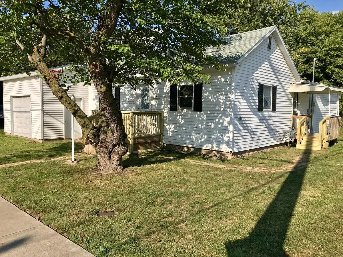 2 bed, 1100 sqft, $1,200 — Photo 2