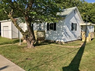 1006 5th St, Pawnee, IL