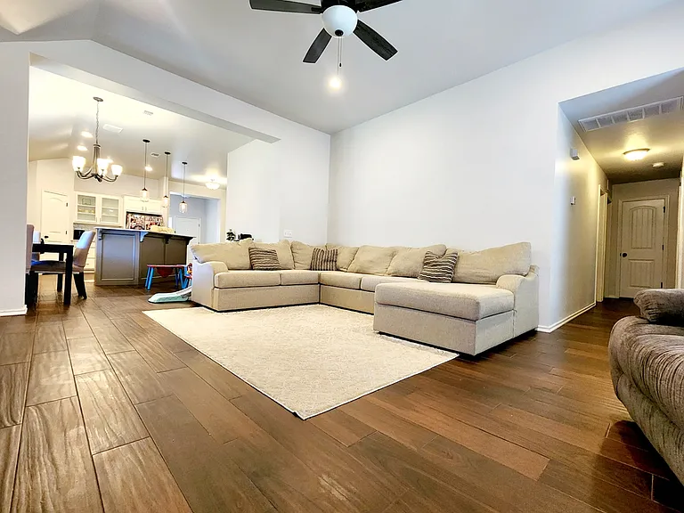 18600 Luna Dr — Photo 3