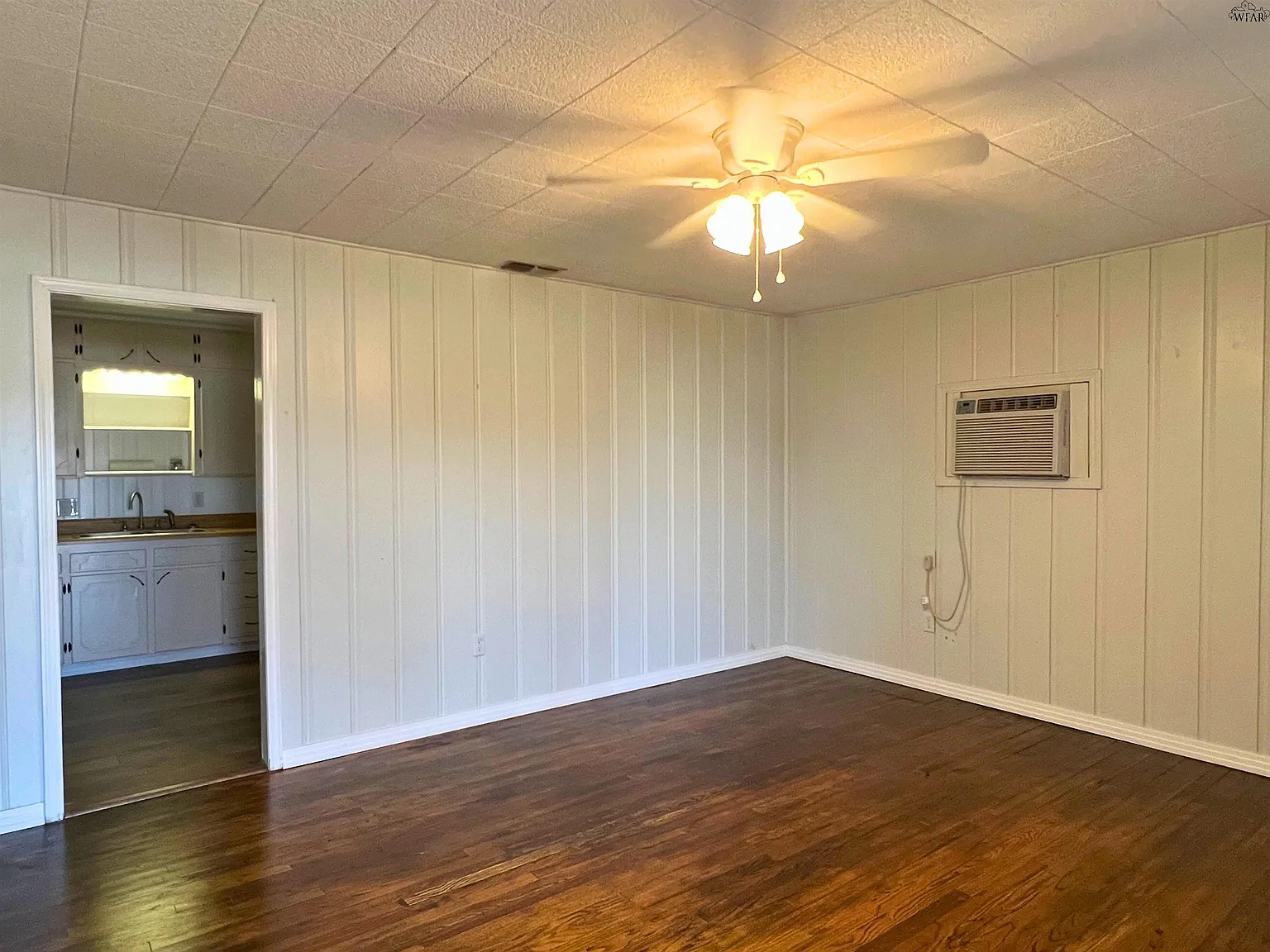 3 bed, 1.0 bath, 1088 sqft, $1,200 — Photo 3
