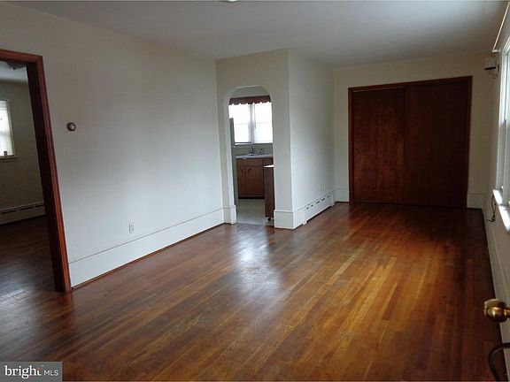 2nd image of 207 Lumber St