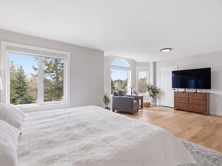 2432 Upper Valley Cres — Photo 22