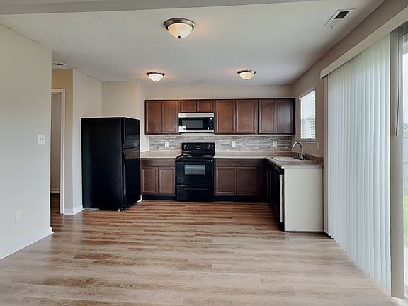 5th image of 8133 Whistlewood Dr