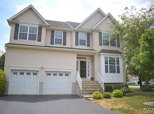 42 Carnation Rd, Monroe Township, NJ 08831