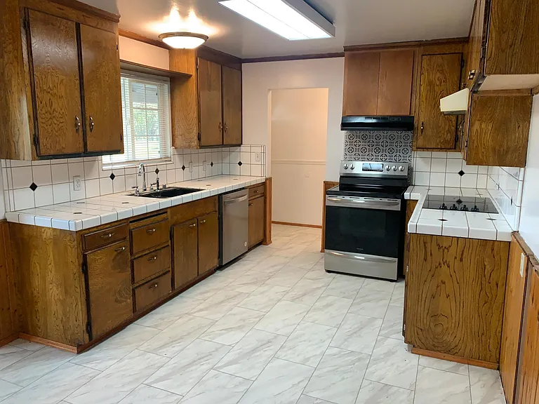 190 Chestnut Ave — Photo 2
