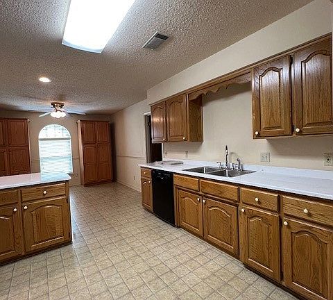5th image of 810 Hickory Hollow Ln