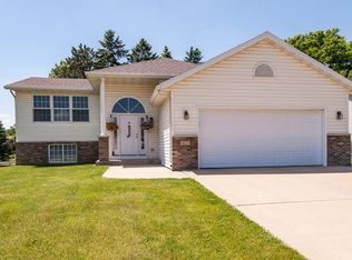 812 1st Ave SE, Pine Island, MN 55963