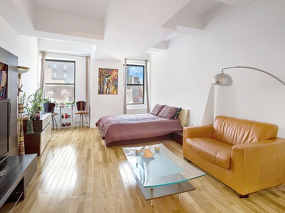 5th image of 99 John St APT 1612