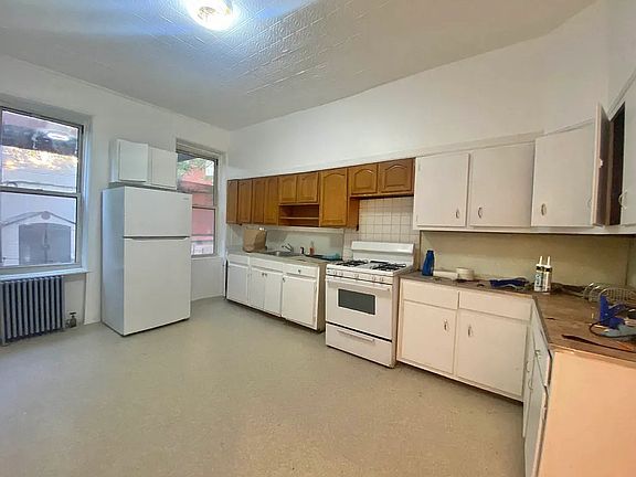 4th image of 1098 Jefferson Ave #1