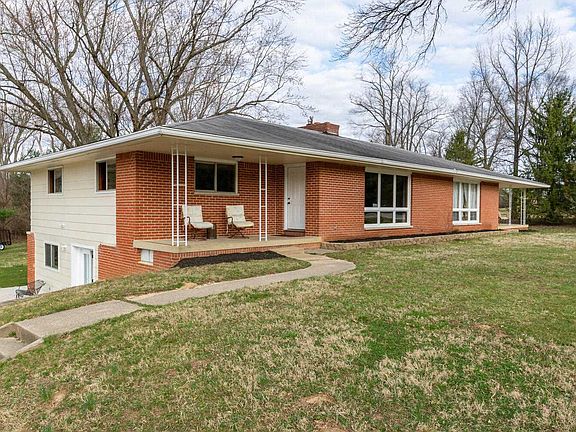 2nd image of 655 & 677 N Meadowlark Ln