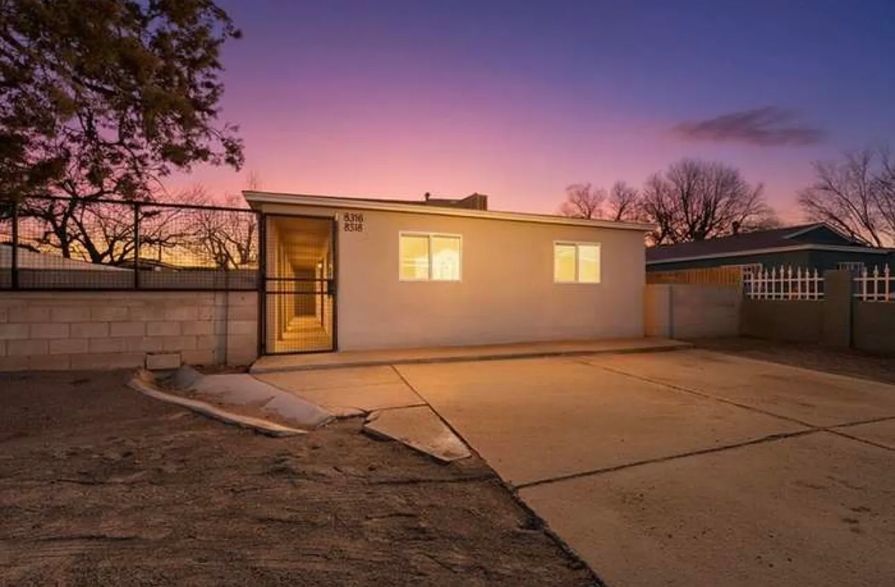 2 bed, 693 sqft, $1,300 — Photo 1