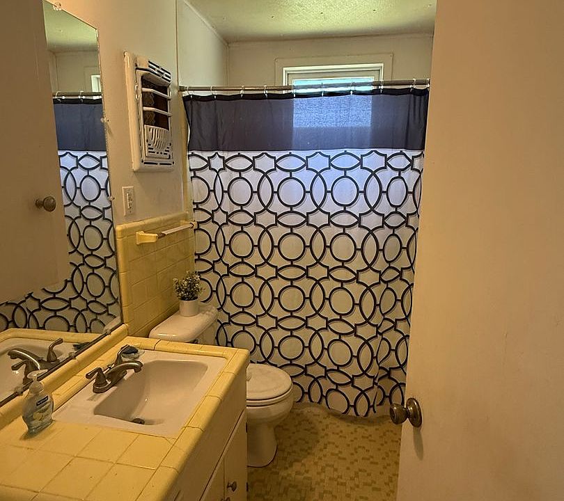 2nd image of 1804 E Poplar Ave