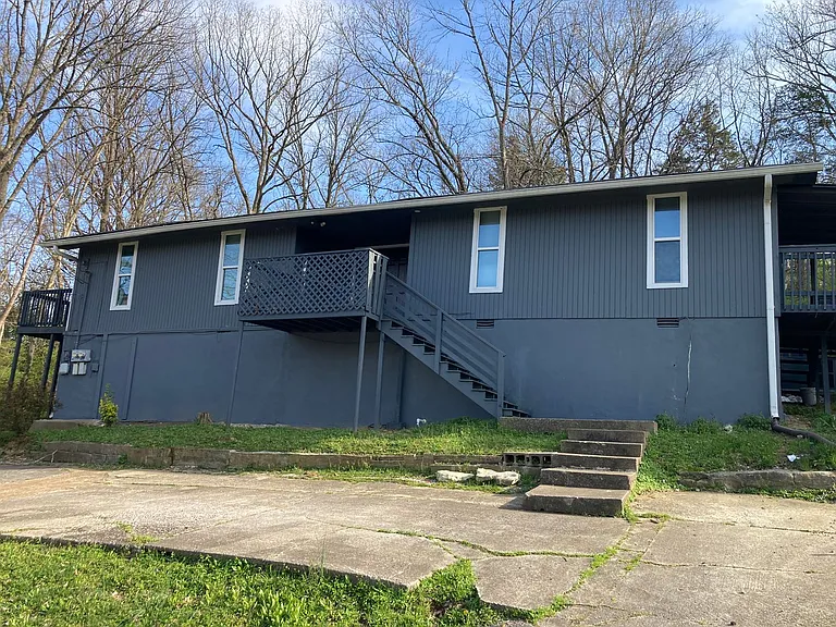 5240 Tusculum Ct — Photo 2