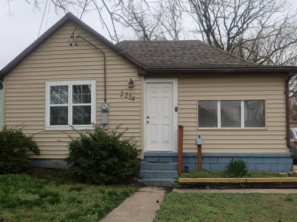 2254 N Travis Avenue, Springfield, MO 65803