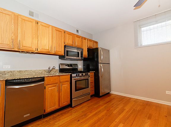 3rd image of 617 W Drummond Pl