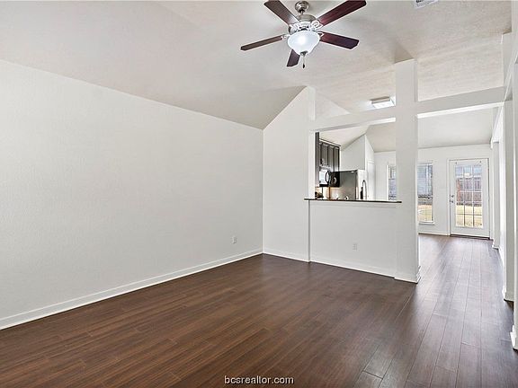 3rd image of 214 Simi Dr