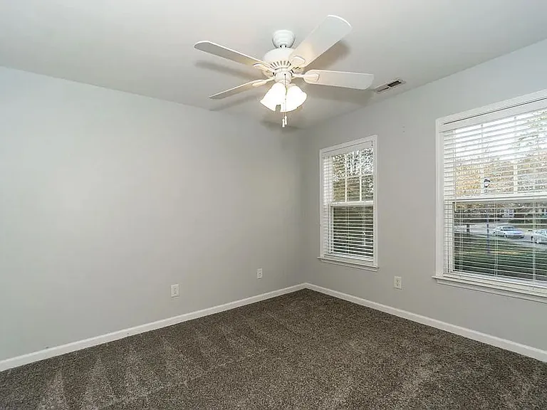 546 Elm Ave — Photo 14