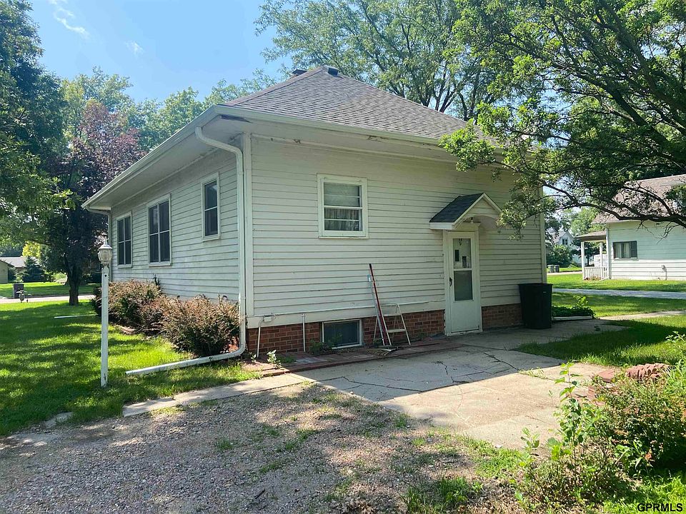 2nd image of 1300 N Main St