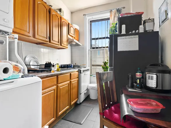 496 Putnam Avenue image 5 of 19