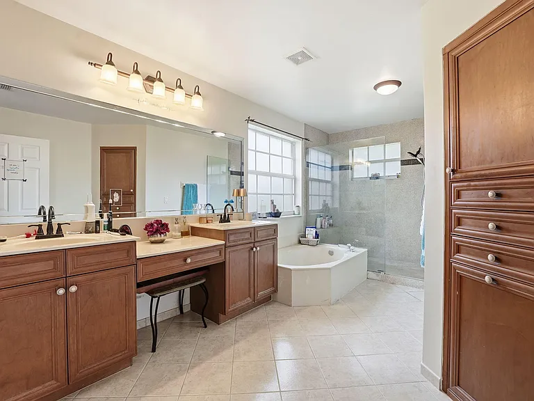 2753 Misty Oaks Cir — Photo 34
