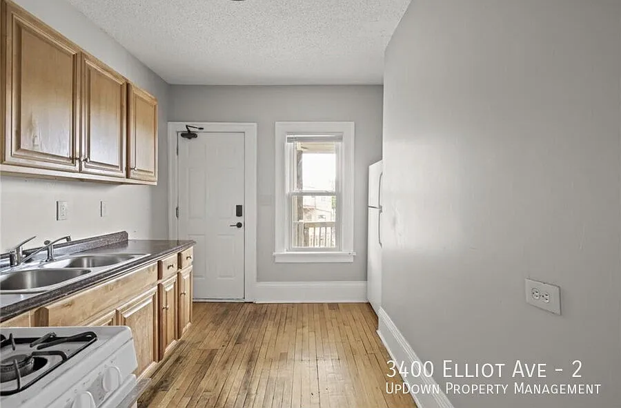 Charming 1-Bedroom Haven with Gleaming Hardwood Floors at 3400 Elliot Ave! — Photo 4