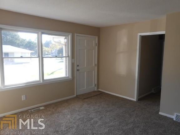 4th image of 20 Evergreen Ln