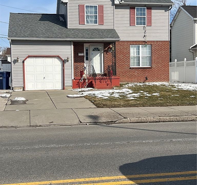 1st image of 635 Jefferson Ave