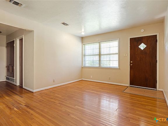4th image of 905 S 40th St