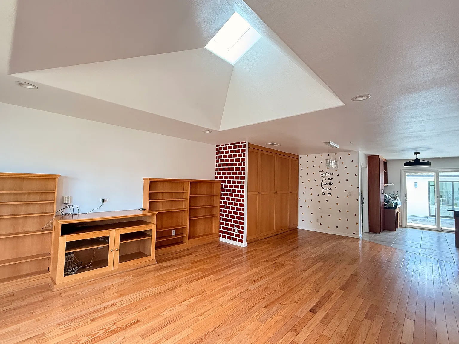 4 bed, 1950 sqft, $7,795 — Photo 3