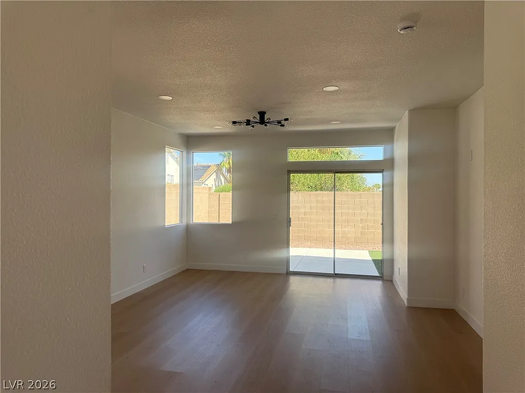3 bed, 2.0 bath, 1136 sqft, $1,950 — Photo 4