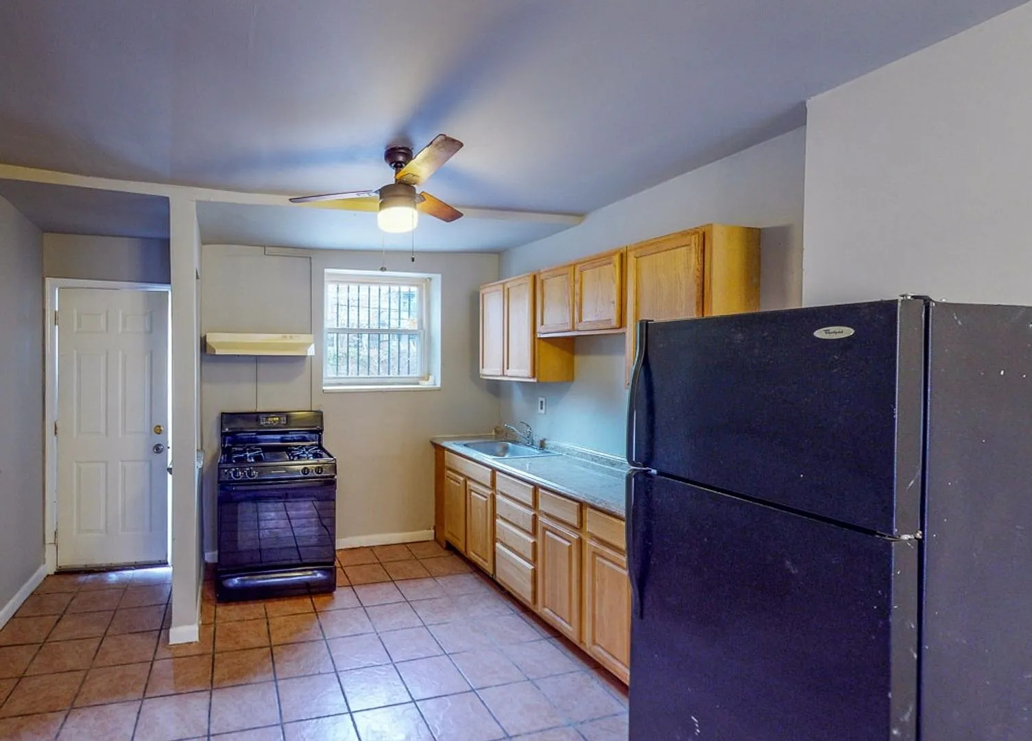 2425 Druid Hill Ave- 2 Bedroom Townhouse — Photo 3