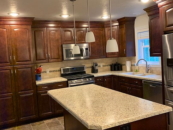 3rd image of 41 E Mistletoe Dr