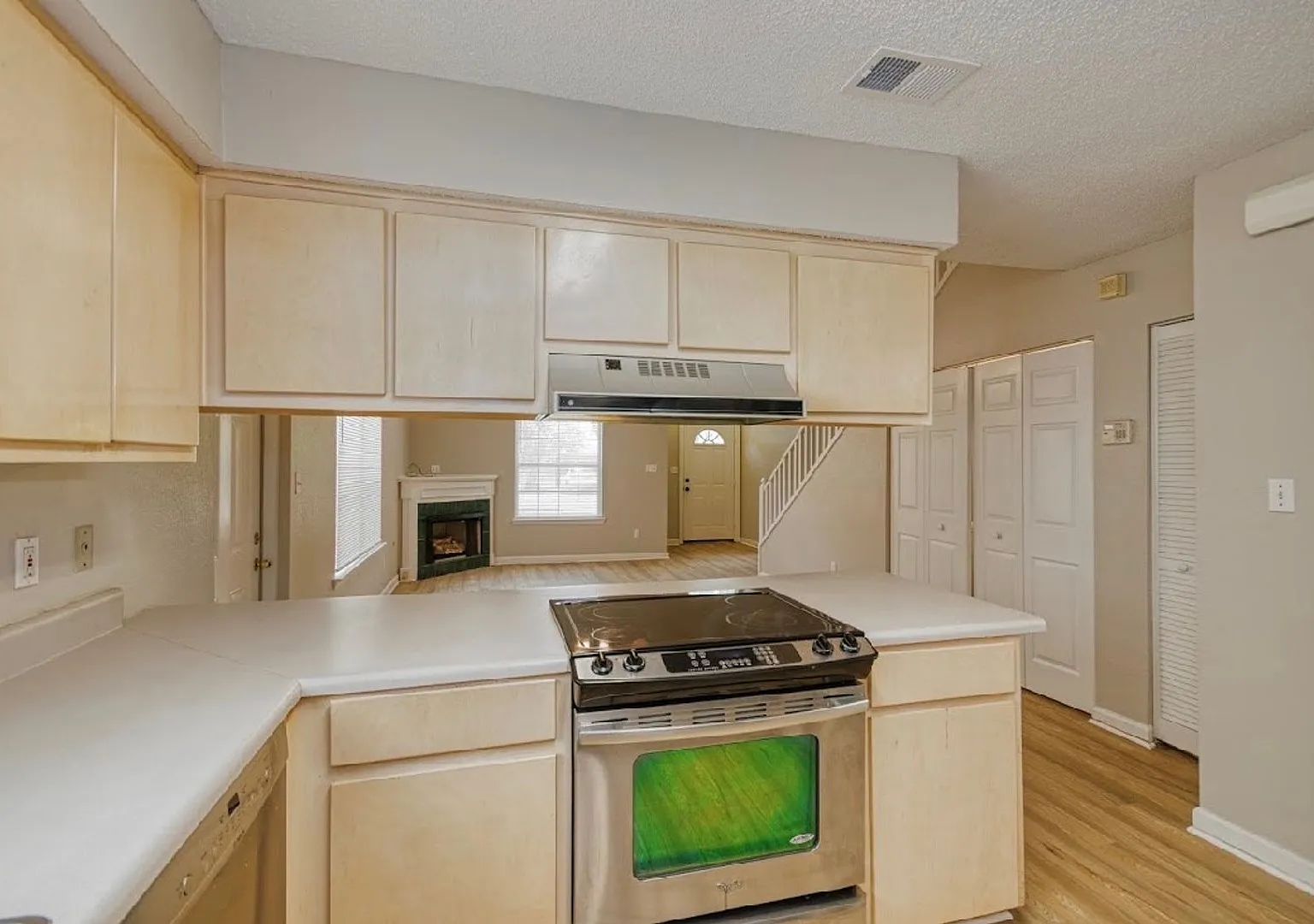 3 BR/ 2 BA home located in Chateau Lafayette! — Photo 1
