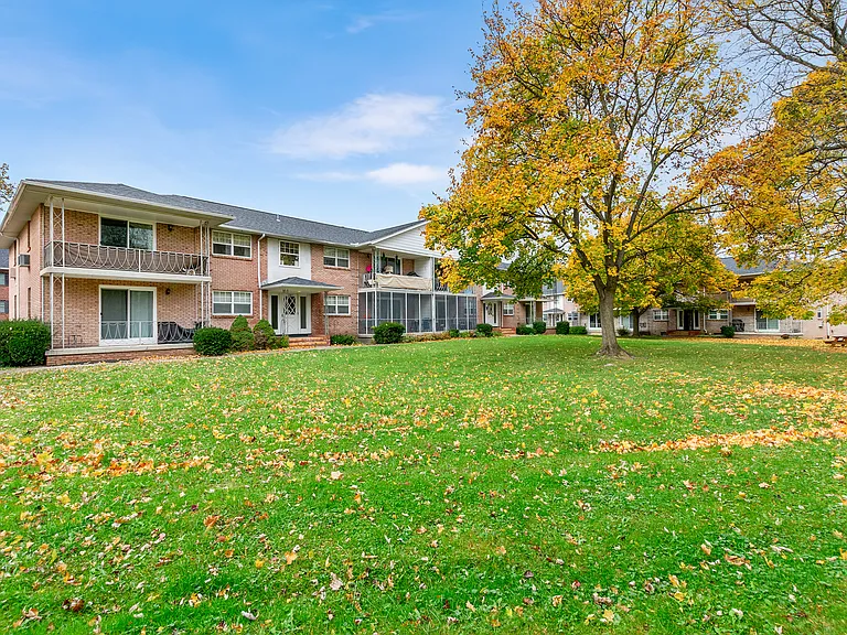 Pittsford Manor Apartments — Photo 8