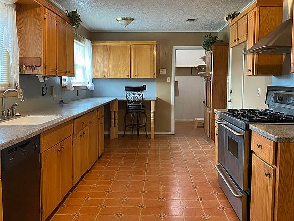 3rd image of 3539 Crestwood Dr