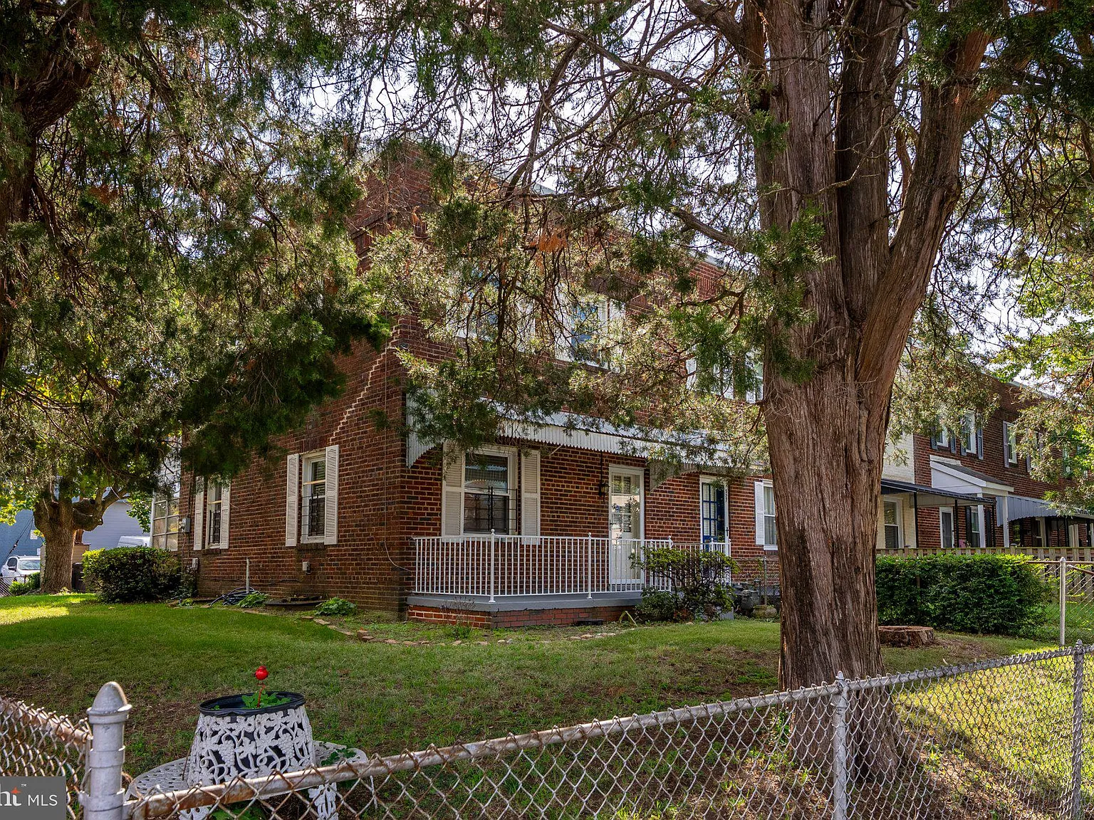 3 bed, 1.0 bath, 1008 sqft, $2,900 — Photo 1