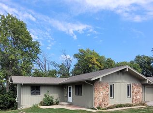 9268 Erskine Plz, Omaha, NE 68134
