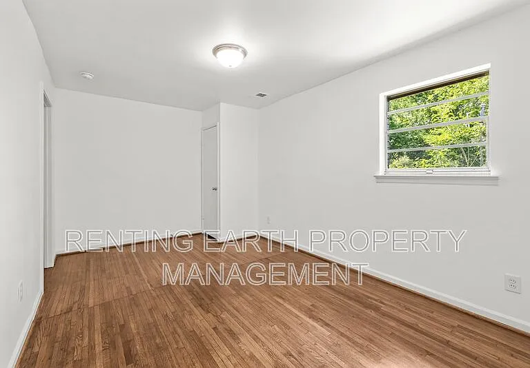 6109 Blocton Ave — Photo 9