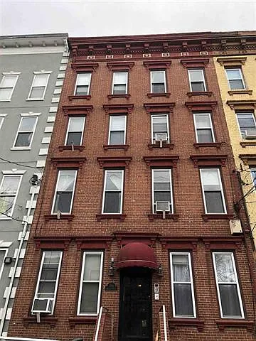 109 Madison St Photo 1