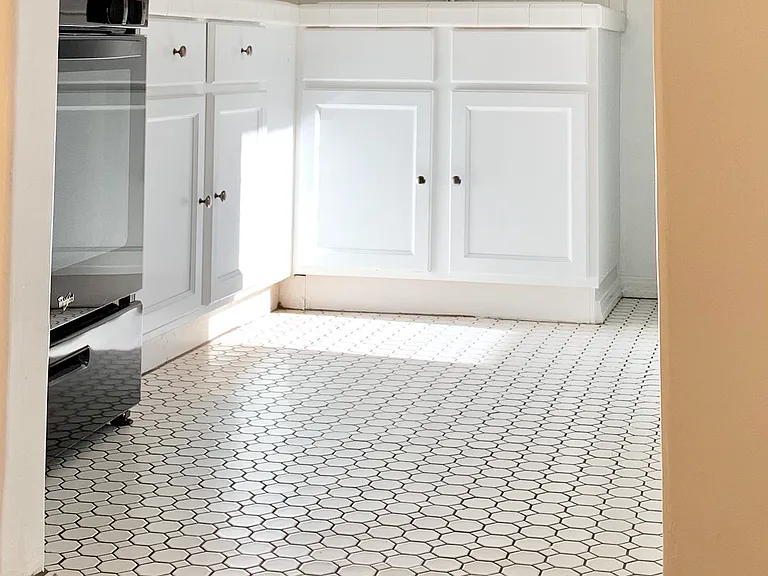 1275 N Hayworth Ave #106 — Photo 7