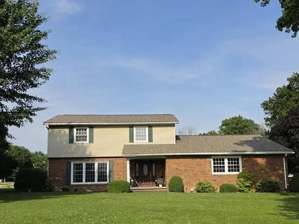 1104 N Van St, Olney, IL 62450