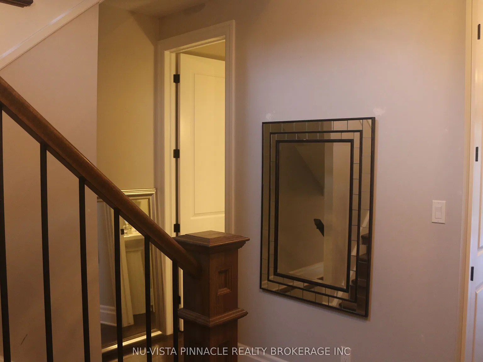 555 Sunningdale Rd E — Photo 3